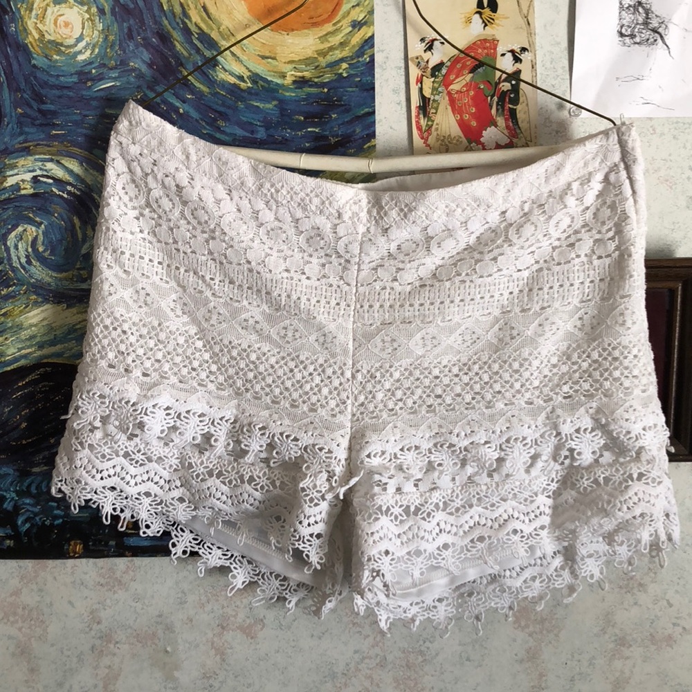 white lace shorts